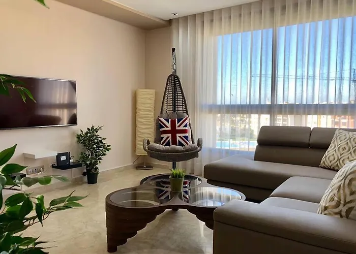 Contemporary Top Floor Bourgogne - By Appartali