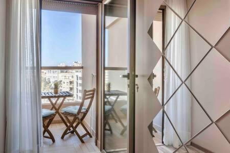 Contemporary Floor Bourgogne - By Appartali Apartment
